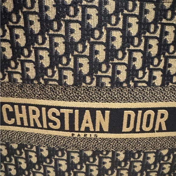 Authentic Large Dior Book Tote Ecru and Blue Dior Oblique Embroidery EUC w/Box - Picture 4 of 16